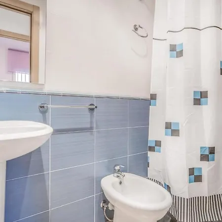 2 Bedroom Lovely In La Torre De La Sal *